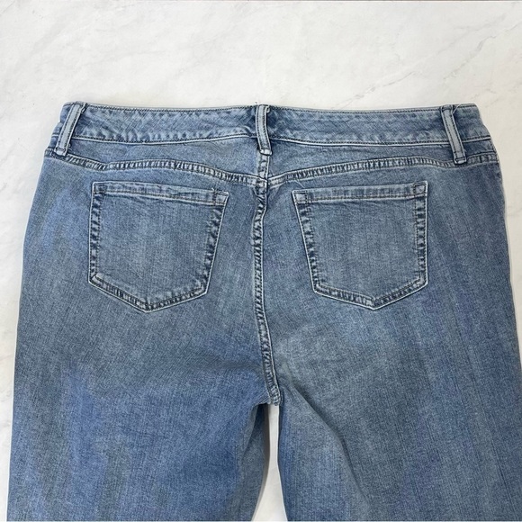 Torrid Boyfriend Distressed Lightwash Jeans Size 16 - Picture 4 of 8